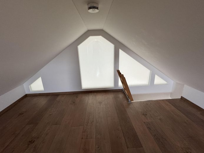 Große Dachgeschosswohnung mit Balkon und EBK in ruhiger Lage – Dachspitz 3