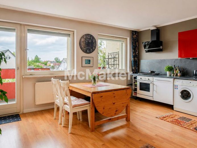 3-Zimmer-Wohnung in Hanau-Kesselstadt – Loggia, Aufzug und starke Lage – Foto 1