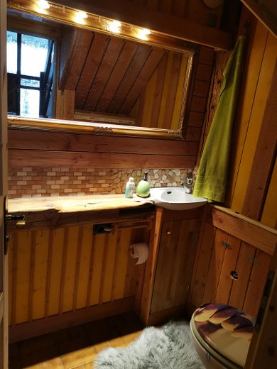 Grüne Oase am Rande der Altstadt – Gäste WC im EG