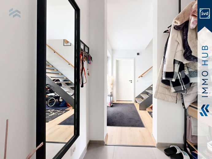 4144321-NZKTfsgcW71zVdQ1gXvwHnfj-Garderobe.jpg