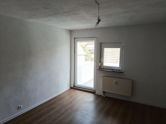 Komplett renovierte 3 Zimmer DG-Maisonette Wohnung in Holzgerlingen – Wonzimmer