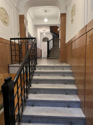 Hermoso piso de 4 habitaciones en un edificio antiguo en el barrio de Kunibertsviertel – Foto 2