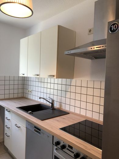 Verfügbarkeit ab 15.09.2026 – Charmante, teilmöblierte 2-Zimmer-Wohnung mit Westbalkon – Küche