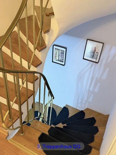Viel Platz für Ihre Familie in einem gepflegten Reihenmittelhaus in Dachau – Treppenaufgang