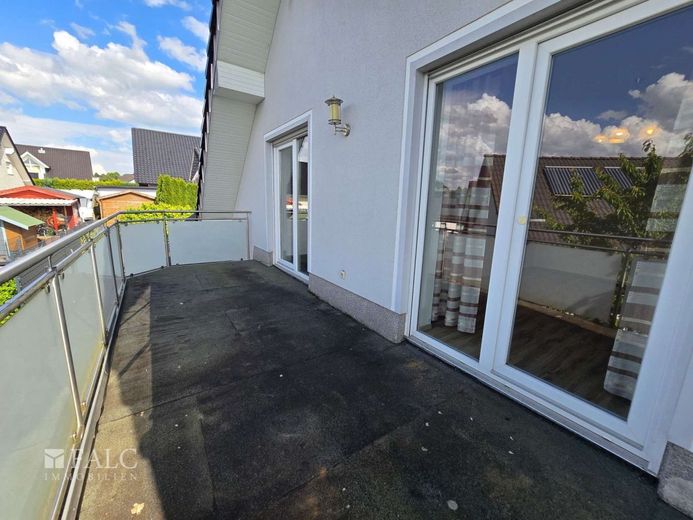 Ein Paradies für eine große Familie im Blumenviertel in Nümbrecht – Balkon