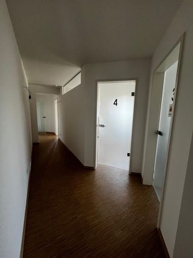 Vielseitiges Anwesen mit gewerblichem und privatem Anteil in Bad Birnbach – Praxis 1.OG