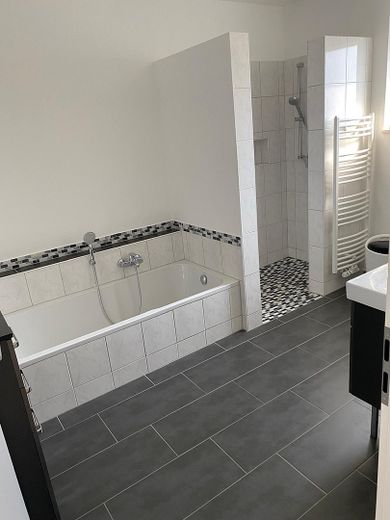 ⭐ Exklusive, barrierefreie 2-Zimmer-Wohnung (91 m²) mit XXL-Terrasse (53 m²), hochwertiger Einbauküche & traumhaftem Ausblick – Foto 10
