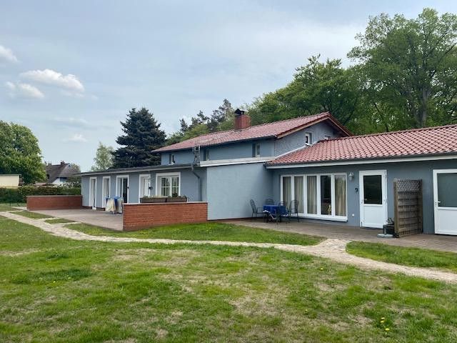 Rückansicht mit Terrasse 
