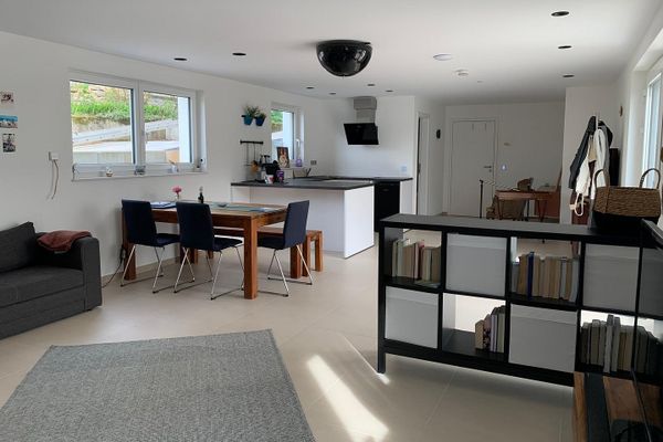 Moderne hochwertige Wohnung mit schöner Terrasse