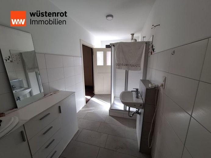 Doppelhaushälfte mit traumhaftem Grundstück und Ausbaupotenzial für ein zusätzliches Hinterhaus in Schwielowsee zu verkaufen... – Bad Obergeschoss