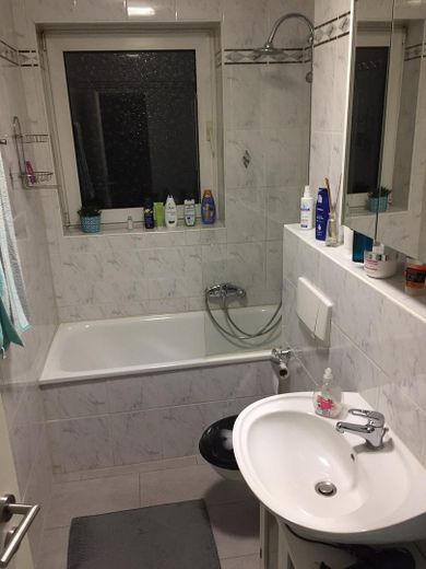 3 Zimmer-Wohnung in Rodgau/Rollwald – Tageslichtbad