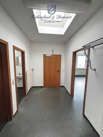 Moderne Bürofläche im Gewerbegebiet Saarlouis-Röderberg – Zugang zu hinterem Treppenhaus