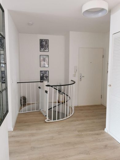 Esclusivo appartamento maisonette di 4,5 locali con giardino a Meerbusch Büderich – Eingangsbereich / Diele