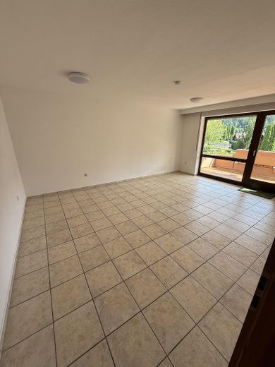 Helles Wohn- und Schlafzimmer