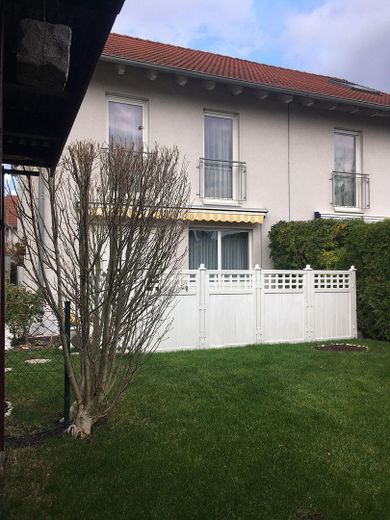 Sonnenterrasse mit Garten