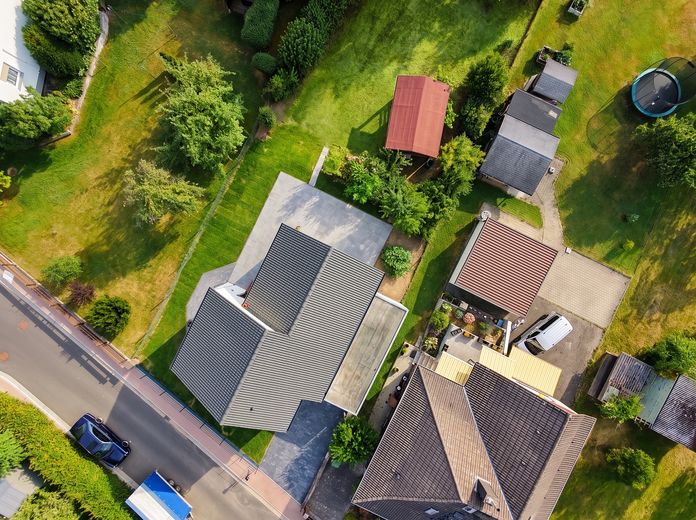 Luxus-EFH kernsaniert 2026 | Klasse A | 1.448 m² Grundstück – Luftaufnahme 