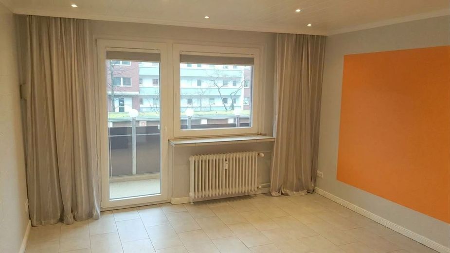 Affascinante appartamento di proprietà con 1 stanza, balcone e posto auto a Wedel – Wohnzimmer 2