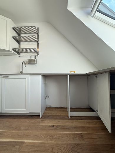 Etagen-Wohnung mit Reihenhaus-Charakter: kernsaniert, hell, Top-Schnitt, gut angebunden & im Grünen – Platz-für-Wasch-u-Spülmaschine