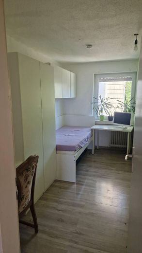 Preis verhandelbar: Helle, kurzfristig bezugsfreie 4,5-Zi.-Wohnung in Top-Lage von Laupheim-Süd – Kind 1