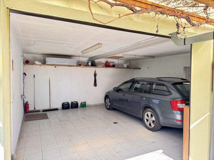 HORN IMMOBILIEN + Einfamilienhaus mit Einbauküche, Doppelgarage und Keller in Krugsdorf bei Pasewalk – Doppelgarage