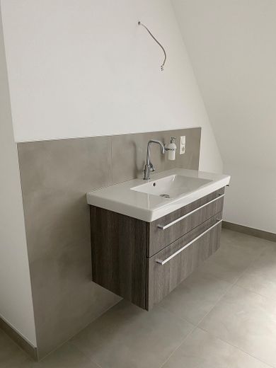 Modernisierte 4 Zimmer/Kü/Bad/Gäste WC in zentraler Kurparklage – Waschtisch Bad