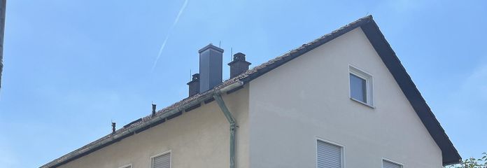 Provisionsfrei: Gepflegtes Zweifamilienhaus mit Garten & Garage in guter Wohnlage von Weiden – Ansicht von der Straße