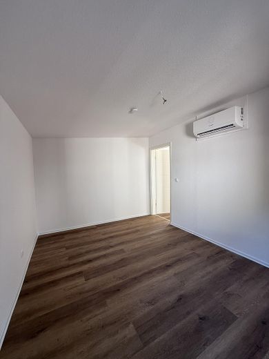 Frisch saniertes Einfamilienhaus mit Kaminofen auf 634qm Grundstück - provisionsfrei – Schlafzimmer Ansicht 3