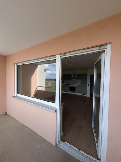 Rendimento del 6% - Appartamento di proprietà con 1 camera, ristrutturato e libero da persone, con posto auto - Senza commissioni! – Außenansicht