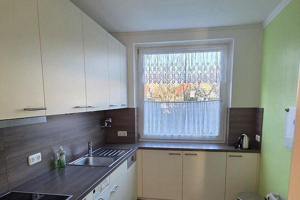 Appartamento ristrutturato di 3 locali con loggia in una tranquilla strada senza uscita di Amburgo-Schnelsen