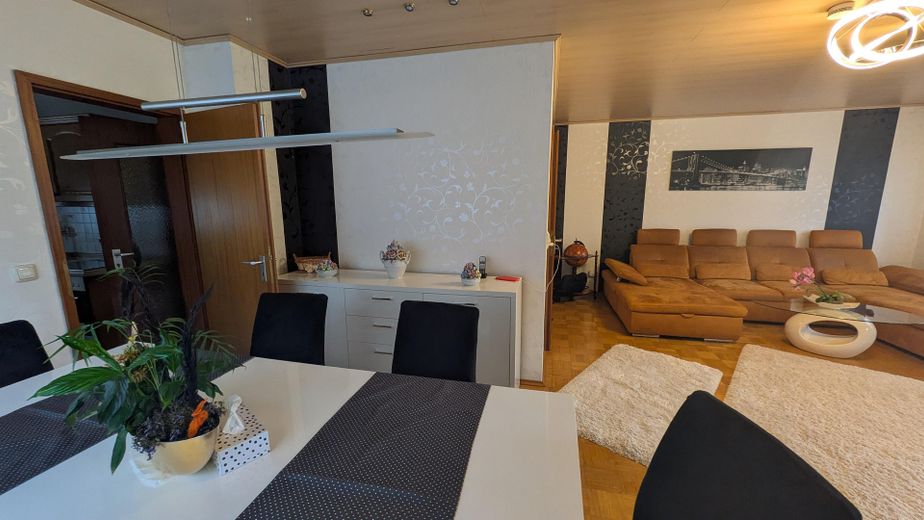 *Bez prowizji*- zadbany, przyjazny rodzinie skrajny dom szeregowy (procedura ofertowa) – Wohn-, Esszimmer