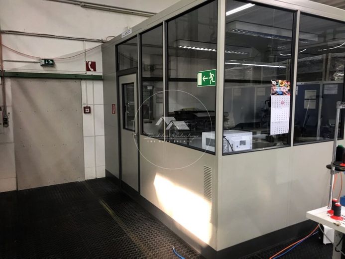 Moderne Gewerbehalle mit Büroflächen in Neustadt an der Donau – Technik