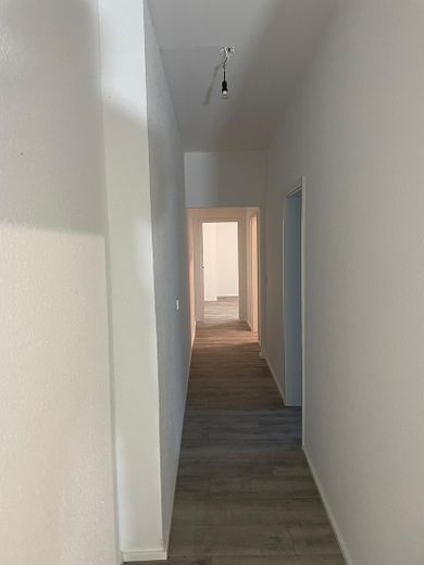 Wohn / Geschätshaus am Bahnhof/Fußgängerzone – Wohnung 1. OG (Saniert 12.25)