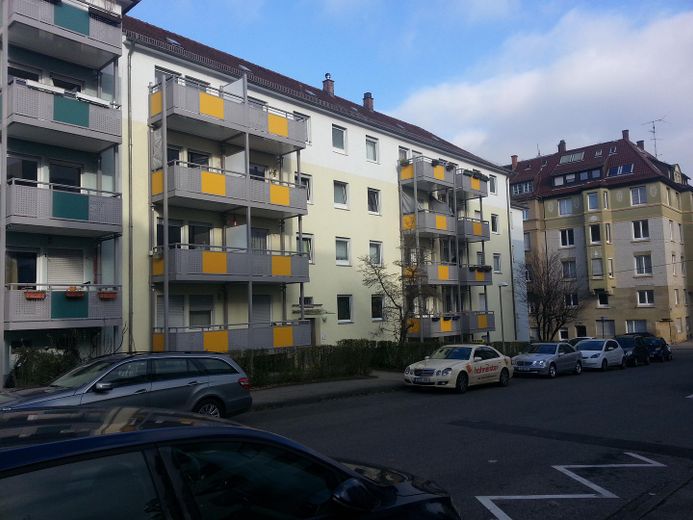 2 Zi. güney balkonlu daire. WG için uygun Lehenviertel – Außenansicht