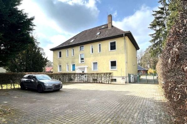 ++Außenstellplatz im Hof in Falkensee++