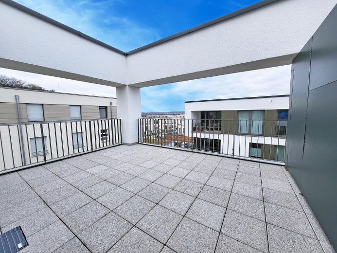 Penthouse z tarasem dachowym i widokiem w dal – nowy budynek 2023 – Dachterrasse mit Blick in den 