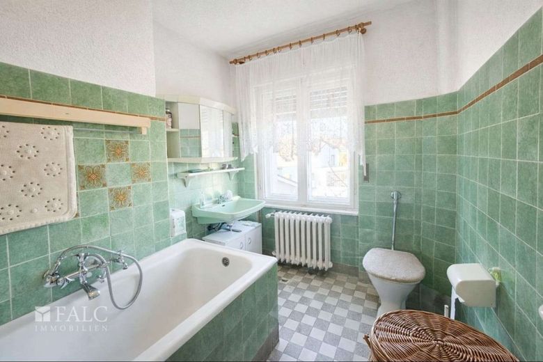 Platz für Familie, Ideen und Zukunft! Einfamilienhaus mit großem Grundstück - FALC Immobilien – Bad OG