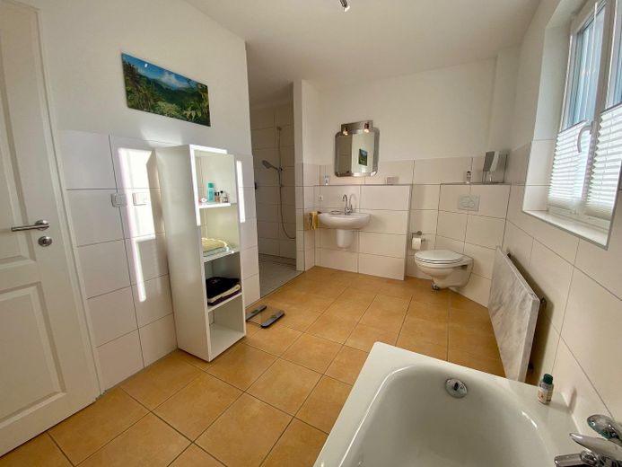 Tageslichtbad OG mit Wanne