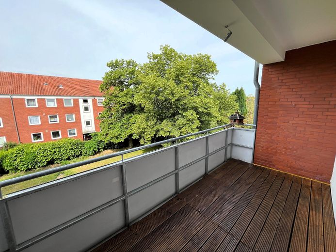 Recién renovado y sin comisión – soleado piso con balcón orientado al sur en Sulingen – Balkon