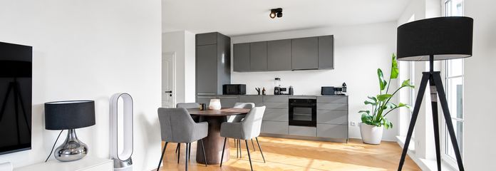 Hochwertig modernisierte Endetagenwohnung in begehrter Wohnlage – provisionsfrei – Wohn- Essbereich