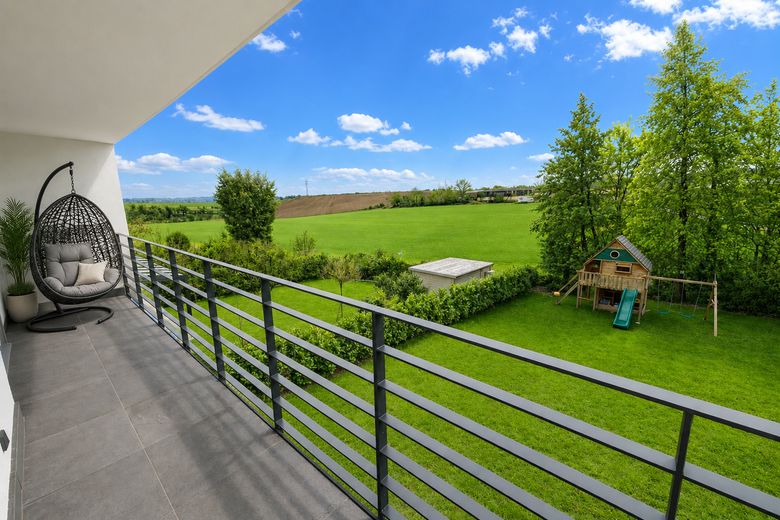 Casa unifamiliare moderna in posizione ai margini del paese, con molta privacy – senza provvigione – Balkon