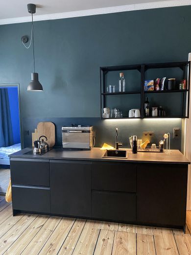 Akazienkiez'de 1.5 odalı daire – Fotoğraf 1