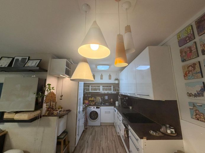 Fully Furnished 3 Room Apartment in Mitte with Guest WC – Kitchen