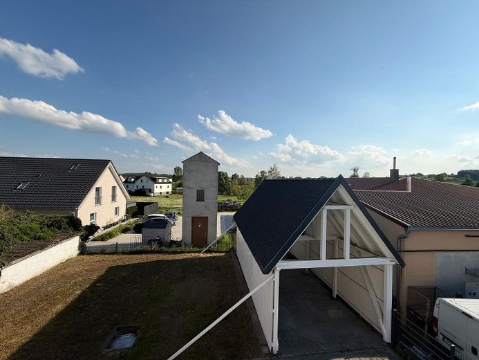 Modernisiertes Einfamilienhaus mit separatem Wohnbereich und großem Garten in Lonnerstadt – Aussicht Zimmer 1 OG