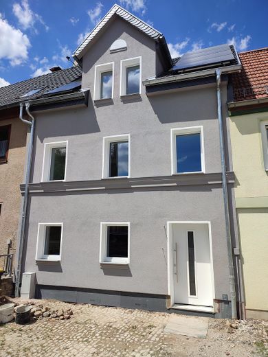 Einfamilienhaus komplett saniert in Camburg bei Jena – Vorderansicht