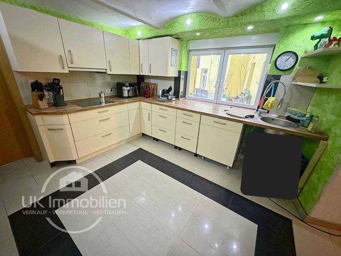 Saniert + Charmant! 1-2-Familienhaus im Hofreitenstil in MKK-Neuberg + Flexibel 5-8-Zimmer möglich! – Kochen