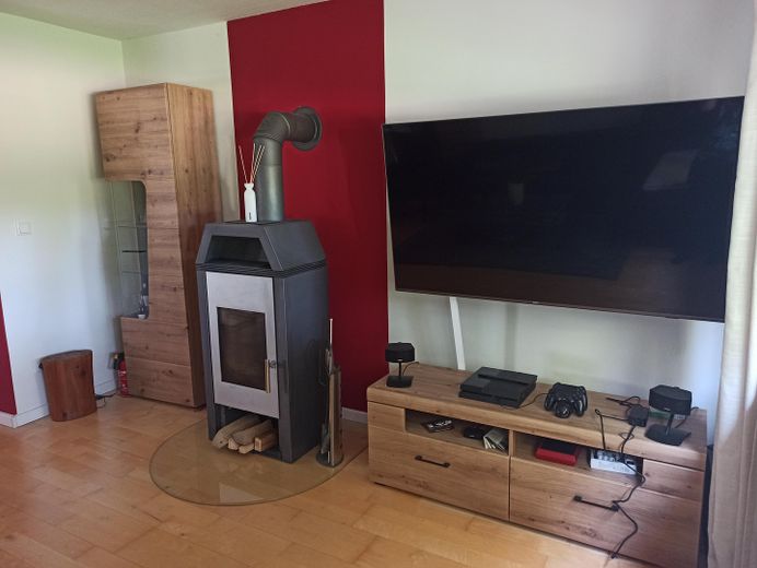 Wohnzimmer mit Kamin