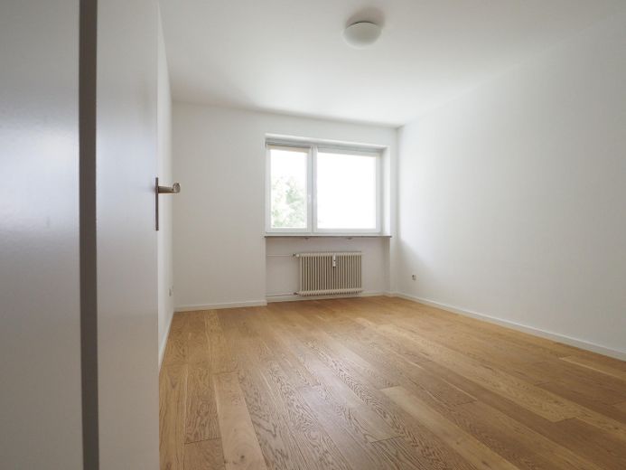 3-Zimmer-Wohnung mit Südbalkon & 2 Bädern in ruhiger Innenhoflage - Sendling Westpark – Kinder Zimmer oder Büro