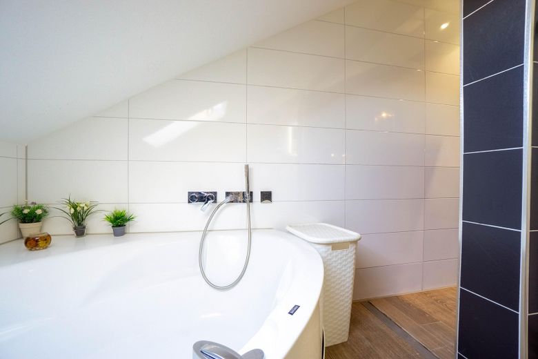 3-Zimmer-Dachgeschosswohnung mit Bergblick – Foto 6
