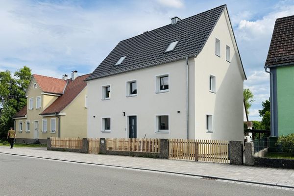 Modernized 3-room apartment with terrace – first occupancy after complete renovation