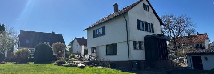 Wir suchen für wunderbar gelegenes Haus mit großem Garten in Aichschieß eine nette Familie